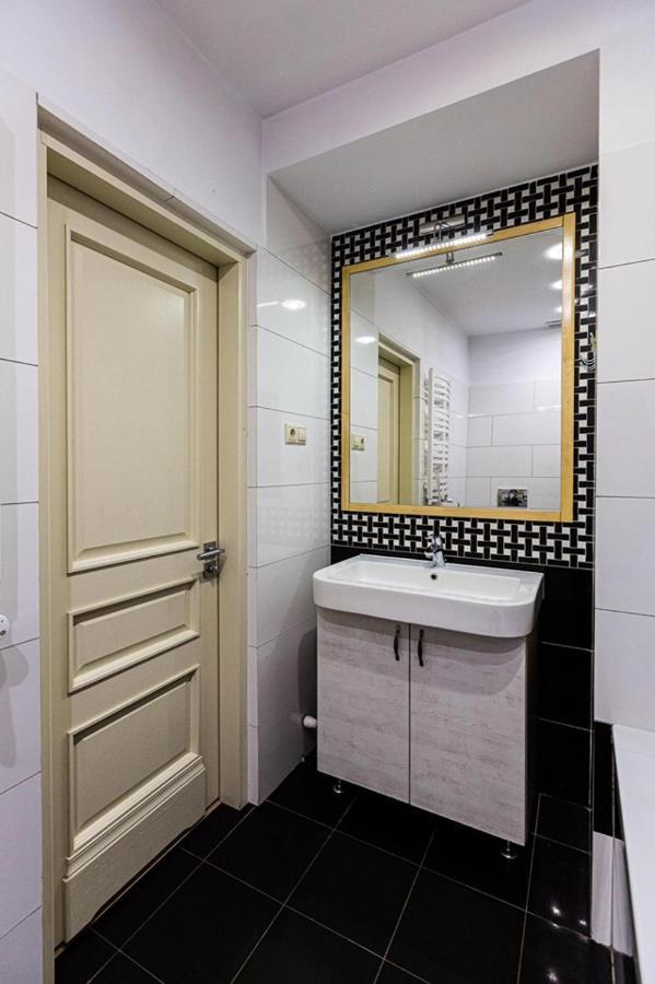 Цехова 1 Lägenhet Lviv Exteriör bild