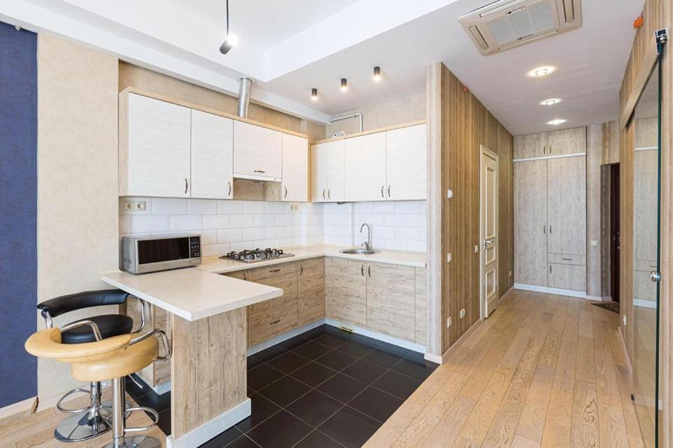 Цехова 1 Lägenhet Lviv Exteriör bild