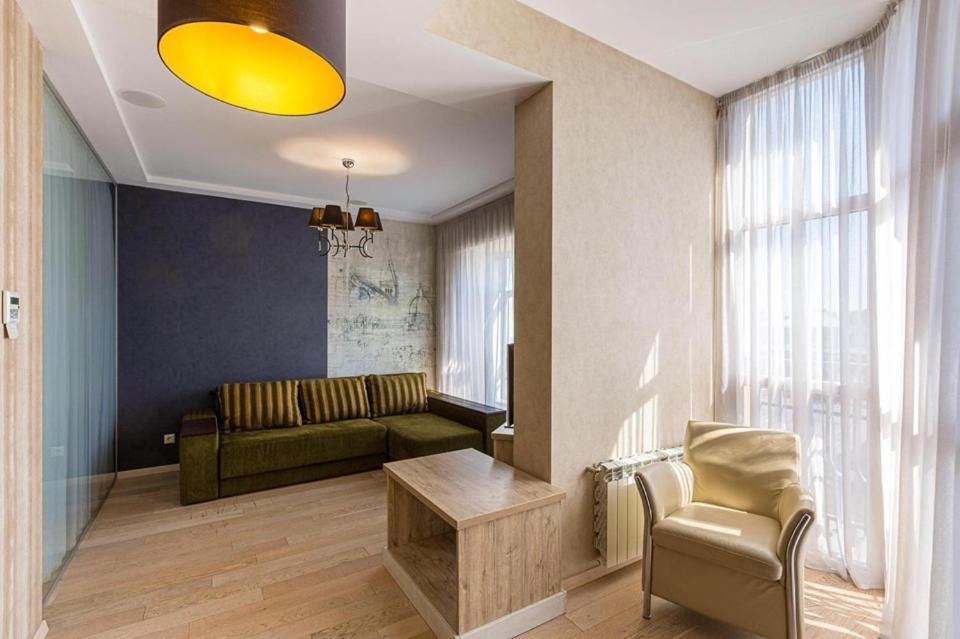 Цехова 1 Lägenhet Lviv Exteriör bild