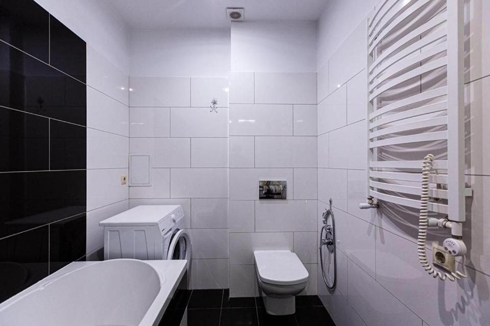 Цехова 1 Lägenhet Lviv Exteriör bild
