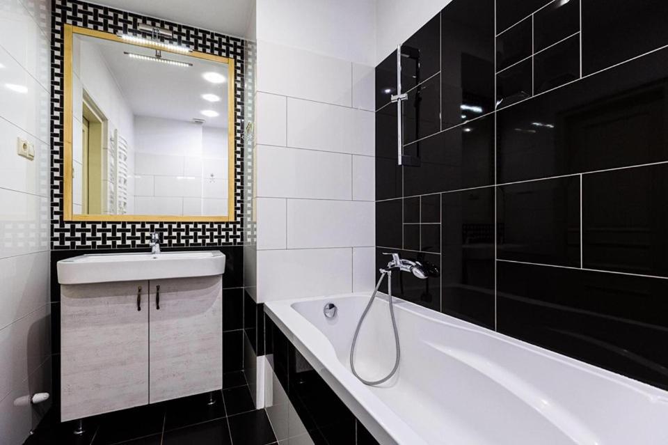 Цехова 1 Lägenhet Lviv Exteriör bild