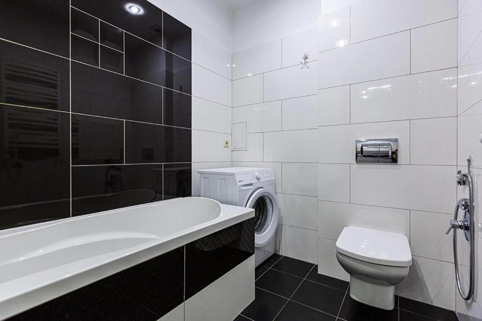 Цехова 1 Lägenhet Lviv Exteriör bild